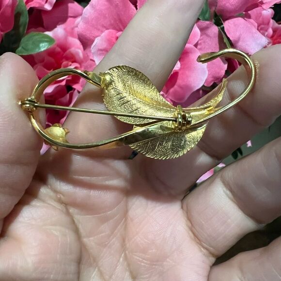 Vintage 1950s Goldtone Pin/Brooch 2.10” With Real Cultured Pearl - Picture 2 of 2